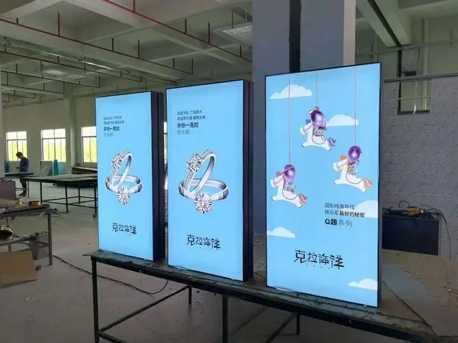 成都廣告公司戶外廣告燈箱定做選什麽材料？